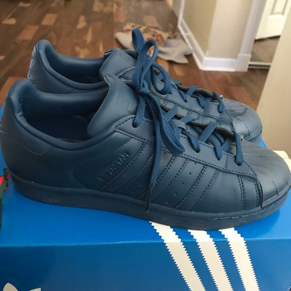 Superstar Sneakers - Picture 2 of 6